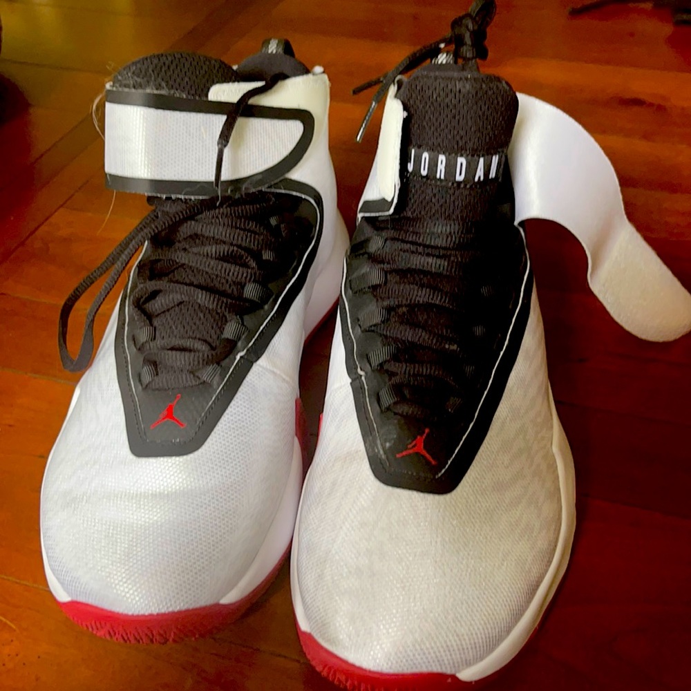 Men’s Nike 10.5 Jordan’s. Never worn no box. Authentic